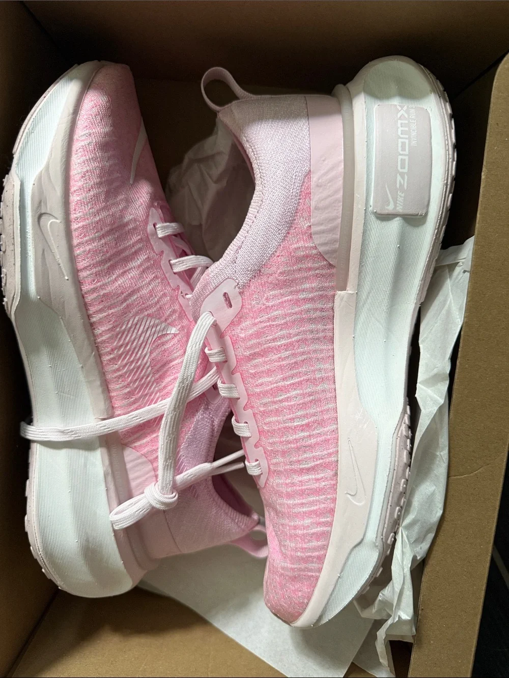 Nike Pink and White zoom invincible run FK3 new in box 8.5 women’s - Picture 4 of 4